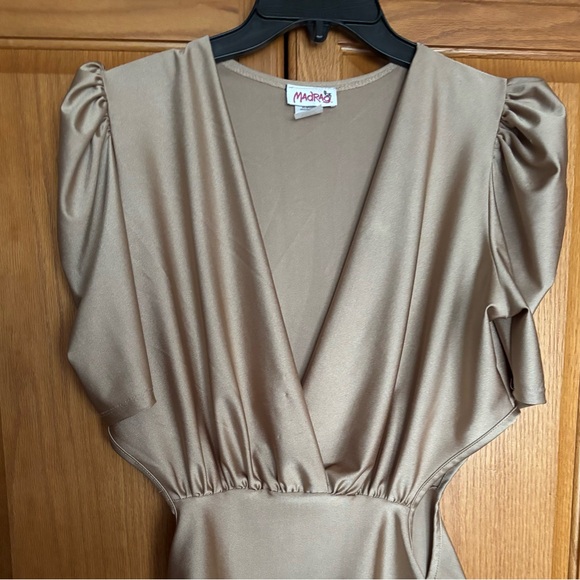 Elegant Gold Women's Top - Picture 5 of 5